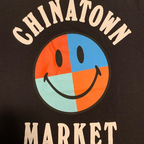 Chinatown Market x Smiley UO exclusive black tee - Picture 3 of 3